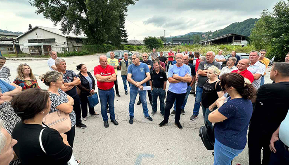 Zdici Info Radnici Krivaje Najavili Protest Pred Federalnom Vladom Ako Ih Nik I Ne Primi