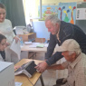 U 102. godini glasao u Puračiću: Sinovi ga spremili, a rođak mu pomogao da dođe do birališta